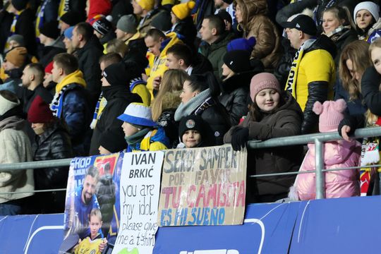 Pełny stadion na meczu Motoru z Legią.