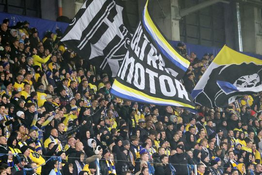 Pełny stadion na meczu Motoru z Legią.