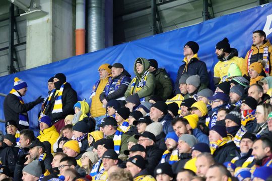 Pełny stadion na meczu Motoru z Legią.