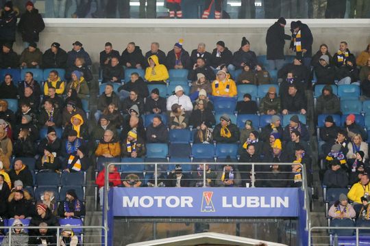 Pełny stadion na meczu Motoru z Legią.
