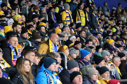 Pełny stadion na meczu Motoru z Legią.
