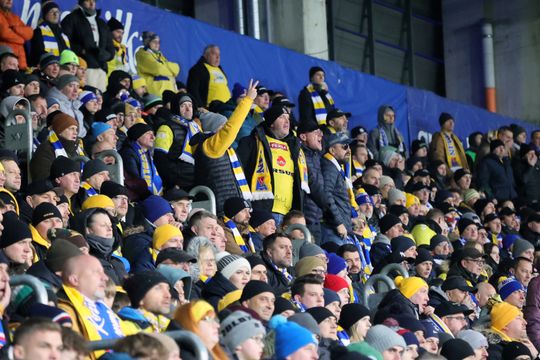 Pełny stadion na meczu Motoru z Legią.