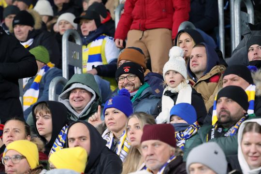 Pełny stadion na meczu Motoru z Legią.