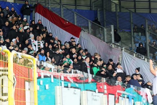 Pełny stadion na meczu Motoru z Legią.