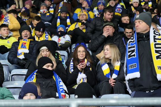 Pełny stadion na meczu Motoru z Legią.