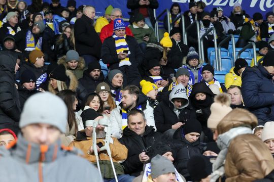 Pełny stadion na meczu Motoru z Legią.