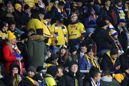 Pełny stadion na meczu Motoru z Legią.