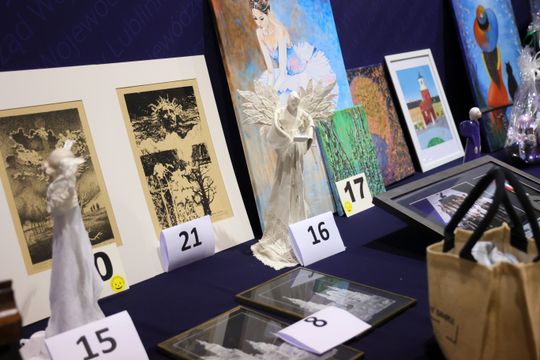 Pomóż Dzieciom Przetrwać Zimę - aukcja w Lubelskim Urzędzie Wojewódzkim.