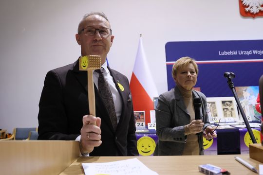 Pomóż Dzieciom Przetrwać Zimę - aukcja w Lubelskim Urzędzie Wojewódzkim.