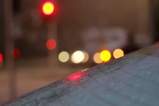 Miasto w porannej mgle. 