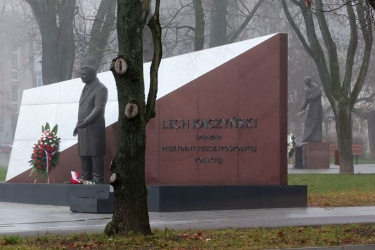 Miasto w porannej mgle. 