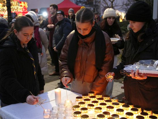 Kolędy i życzenia na placu. Wigilia Miejska w Puławach