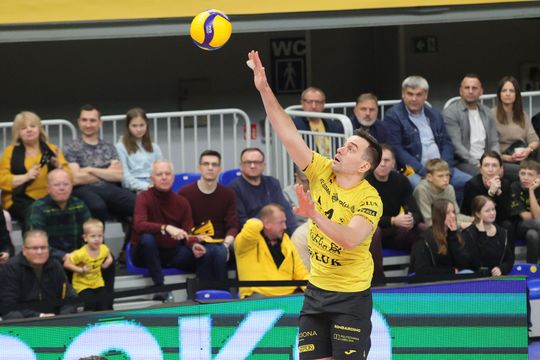 Luk Bogdanka pewnie pokonuje Projekt Warszawa.