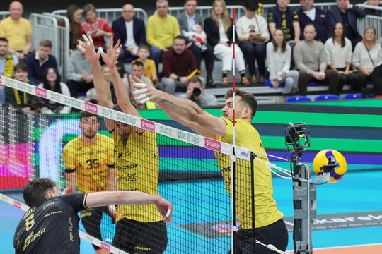 Luk Bogdanka pewnie pokonuje Projekt Warszawa.