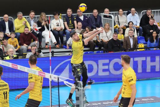 Luk Bogdanka pewnie pokonuje Projekt Warszawa.