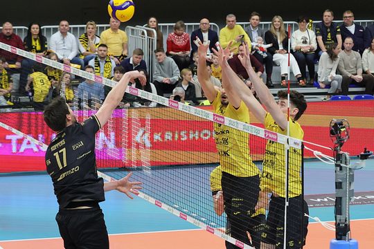 Luk Bogdanka pewnie pokonuje Projekt Warszawa.