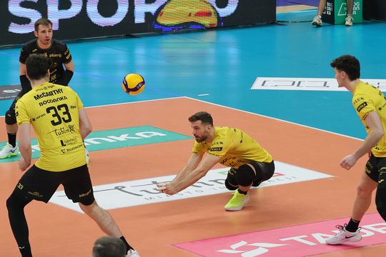 Luk Bogdanka pewnie pokonuje Projekt Warszawa.