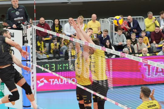 Luk Bogdanka pewnie pokonuje Projekt Warszawa.