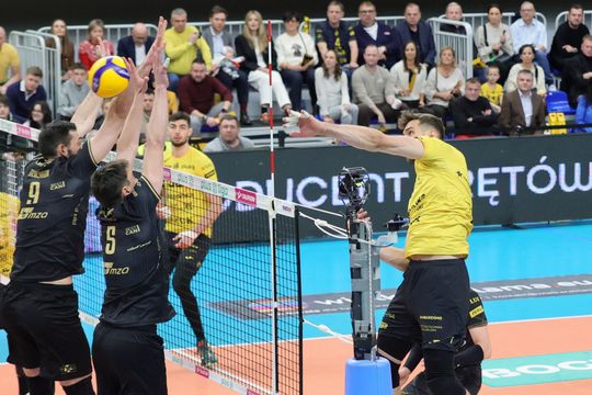 Luk Bogdanka pewnie pokonuje Projekt Warszawa.