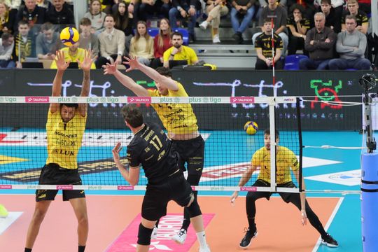 Luk Bogdanka pewnie pokonuje Projekt Warszawa. Luk Bogdanka pewnie pokonuje Projekt Warszawa.