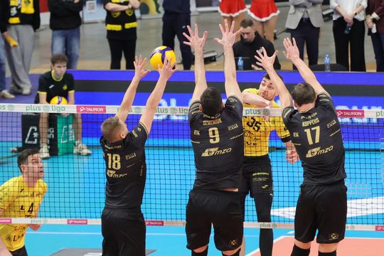 Luk Bogdanka pewnie pokonuje Projekt Warszawa.