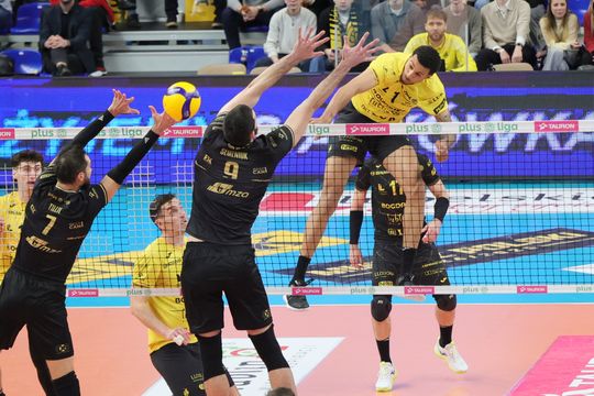 Luk Bogdanka pewnie pokonuje Projekt Warszawa.