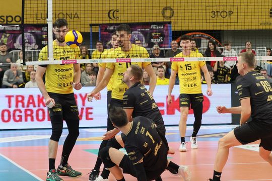 Luk Bogdanka pewnie pokonuje Projekt Warszawa.