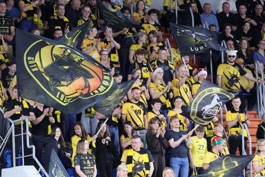 Święta nie święta na mecz Luk Bogdanki trzeba pójść. 