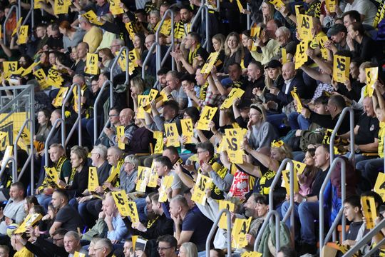 Święta nie święta na mecz Luk Bogdanki trzeba pójść. 