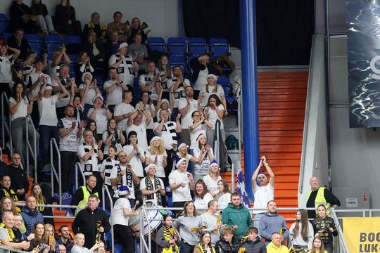 Święta nie święta na mecz Luk Bogdanki trzeba pójść. 