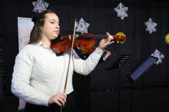 Wigilia dla ubogich i bezdomnych w hali Targów Lublin.