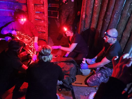 Konferencja prasowa  w szpitalu wojskowym.