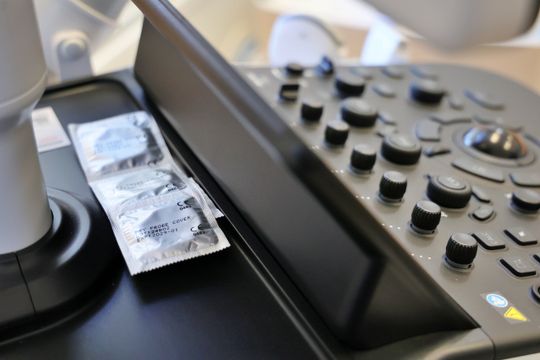 Konferencja prasowa  w szpitalu wojskowym.