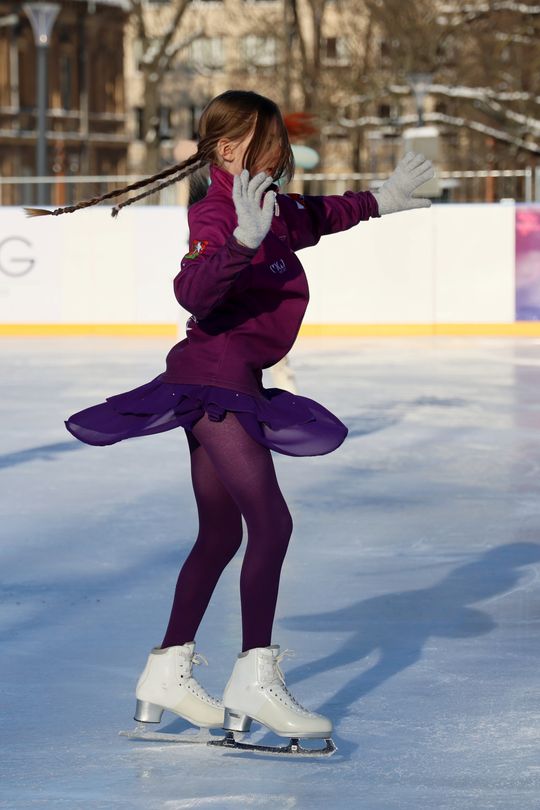 Pokaz jazdy na łyżwach. 