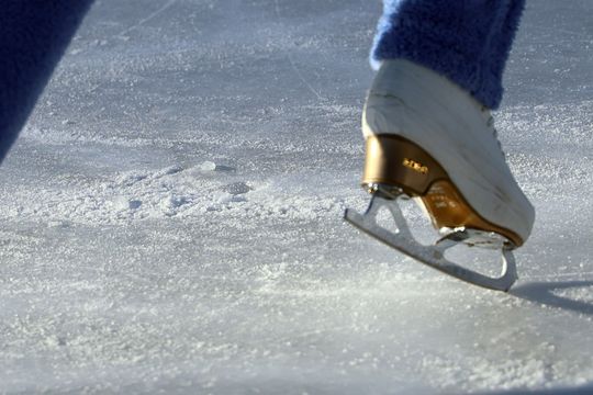 Pokaz jazdy na łyżwach. 