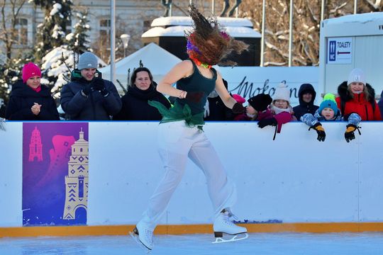 Pokaz jazdy na łyżwach. 