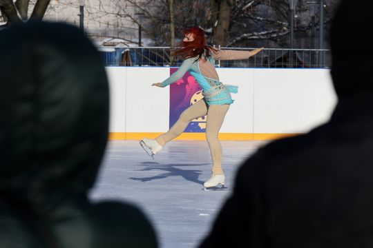 Pokaz jazdy na łyżwach. 