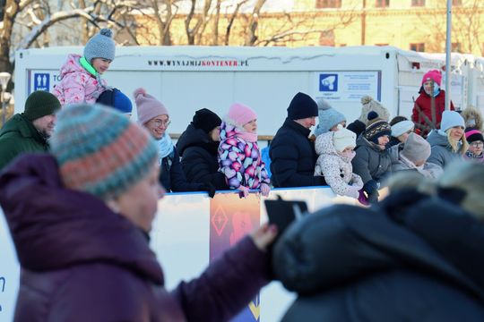 Pokaz jazdy na łyżwach. 