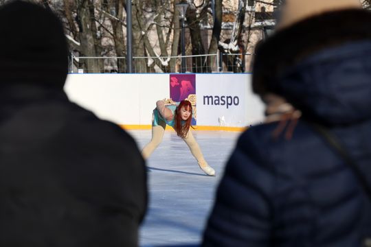 Pokaz jazdy na łyżwach. 