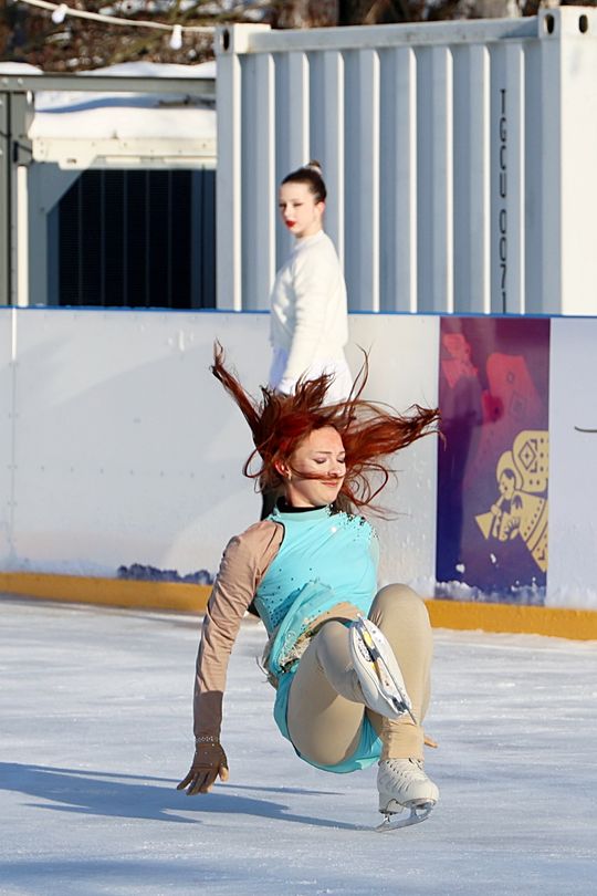 Pokaz jazdy na łyżwach. 