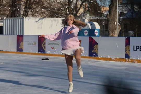 Pokaz jazdy na łyżwach. 