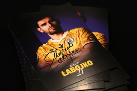 Piłkarze i sztab trenerski Motoru Lublin rozdawali autografy w Galerii Olimp. 