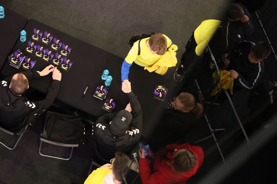 Piłkarze i sztab trenerski Motoru Lublin rozdawali autografy w Galerii Olimp. 