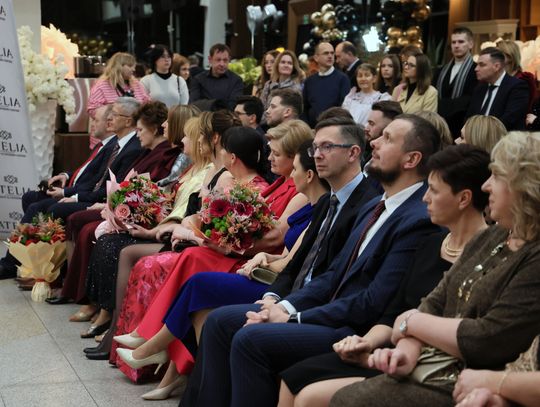 Bal Studniówkowy Zespołu Szkół Elektronicznych w Atelii.