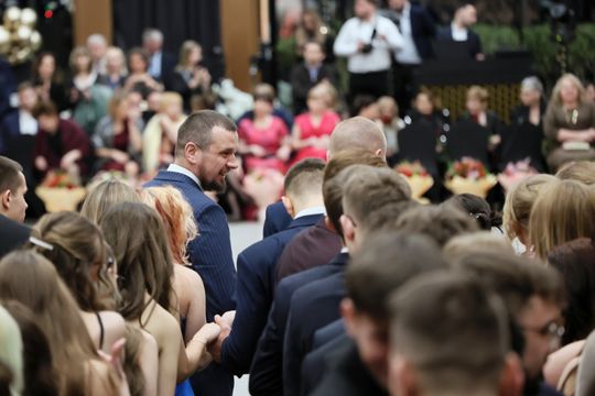 Bal Studniówkowy Zespołu Szkół Elektronicznych w Atelii. 