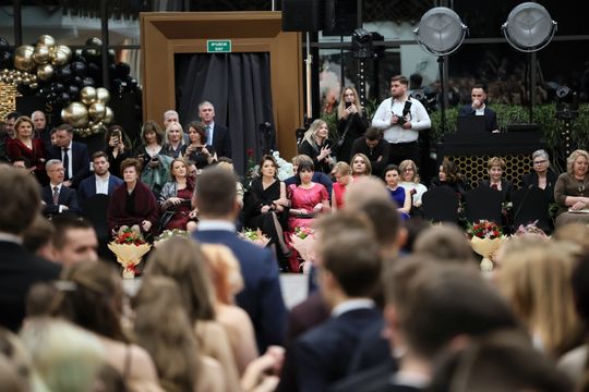 Bal Studniówkowy Zespołu Szkół Elektronicznych w Atelii. 