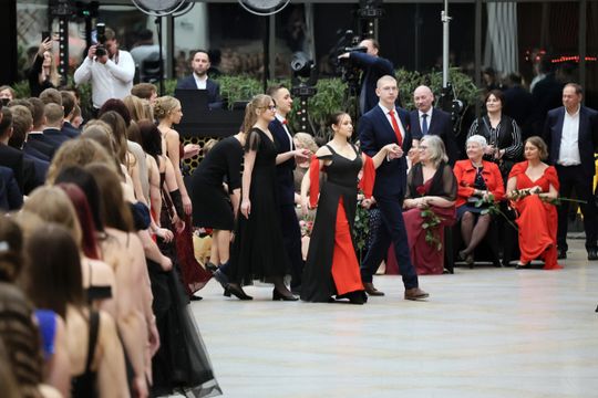 Bal Studniówkowy Zespołu Szkół Elektronicznych w Atelii. 