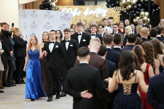 Bal Studniówkowy Zespołu Szkół Elektronicznych w Atelii. 