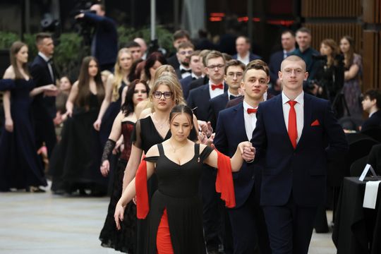 Bal Studniówkowy Zespołu Szkół Elektronicznych w Atelii. 