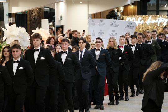 Bal Studniówkowy Zespołu Szkół Elektronicznych w Atelii. 